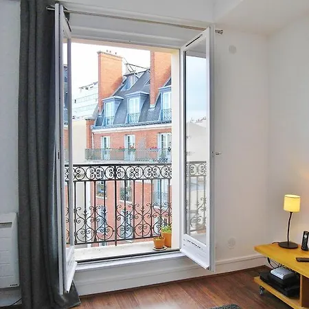 Apartment Romantic And Bright
